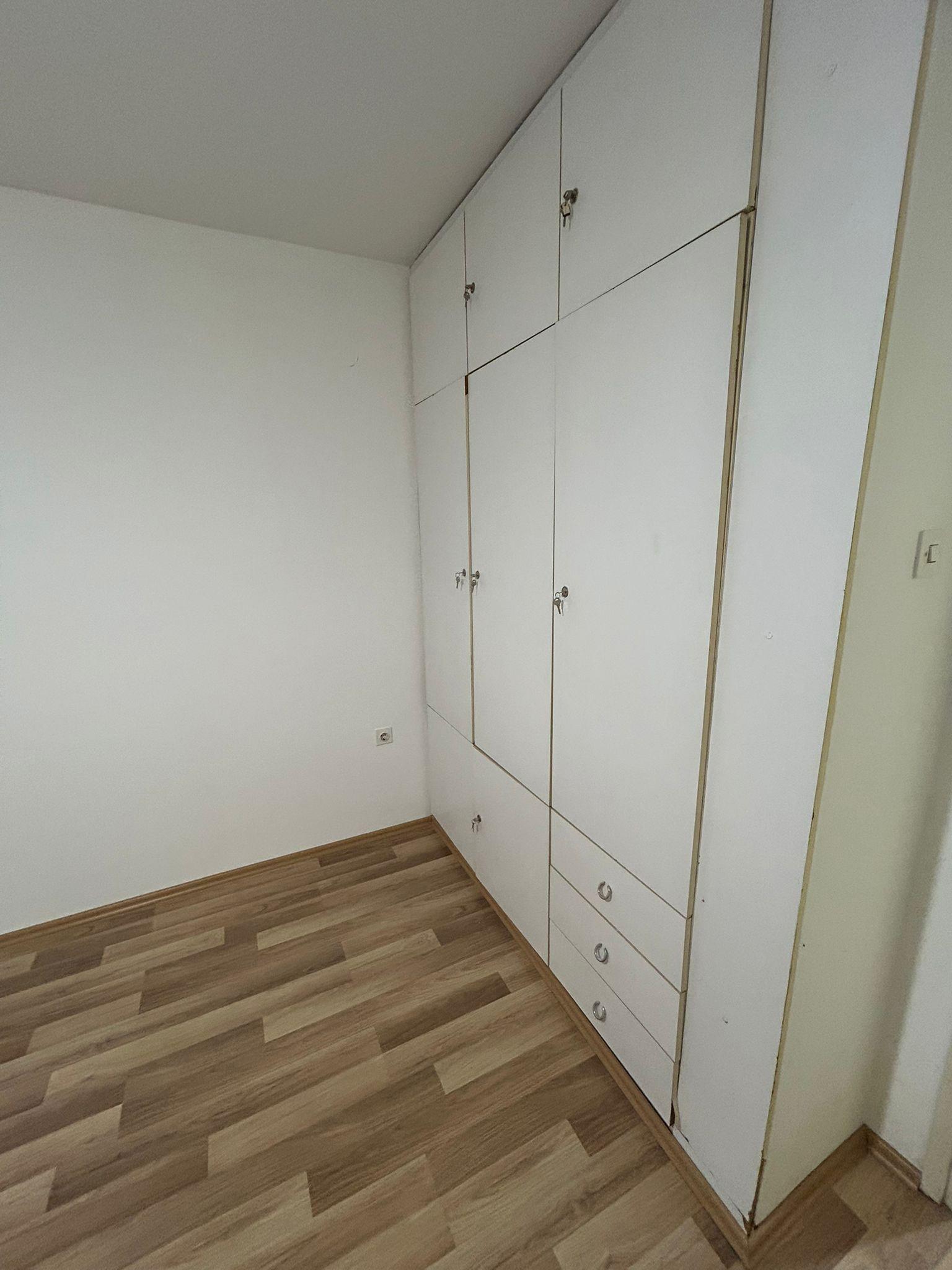 prodavam-renoviran-stan-vo-czentar-na-ohrid (10)