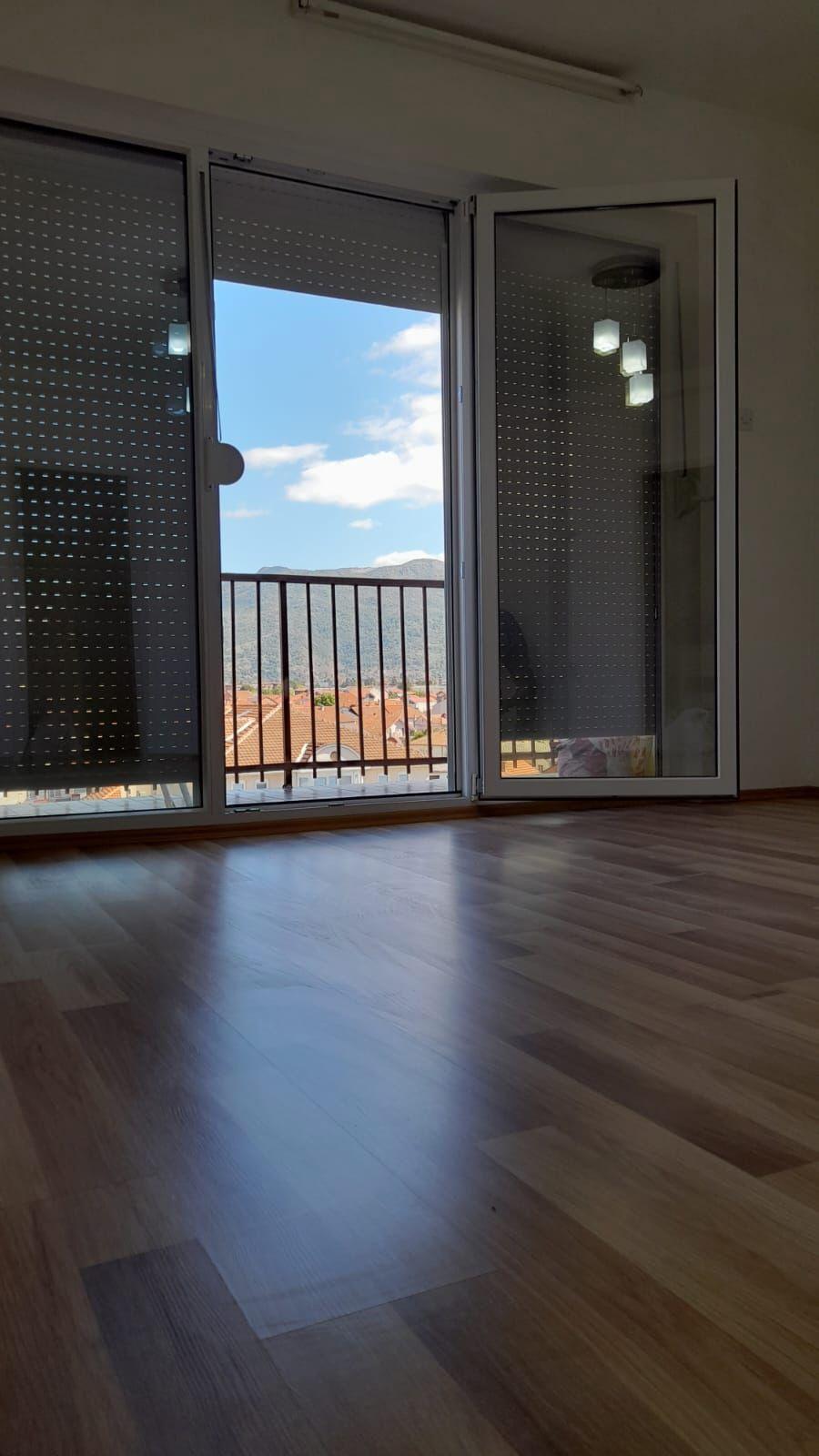 prodavam-renoviran-stan-vo-czentar-na-ohrid (4)