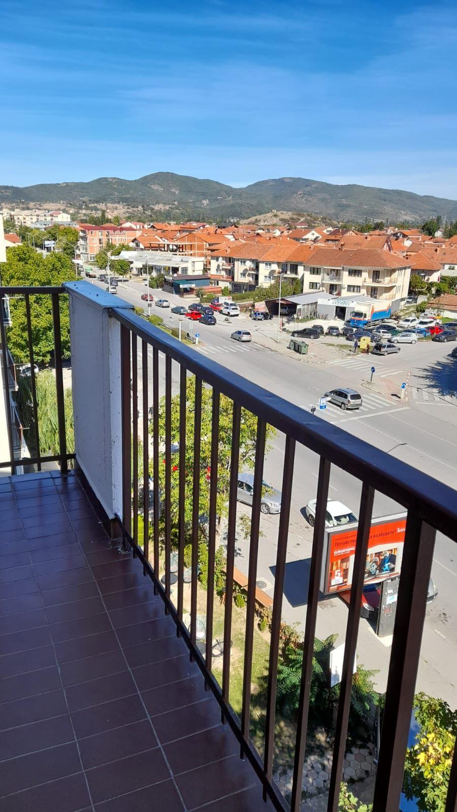 prodavam-renoviran-stan-vo-czentar-na-ohrid (5)