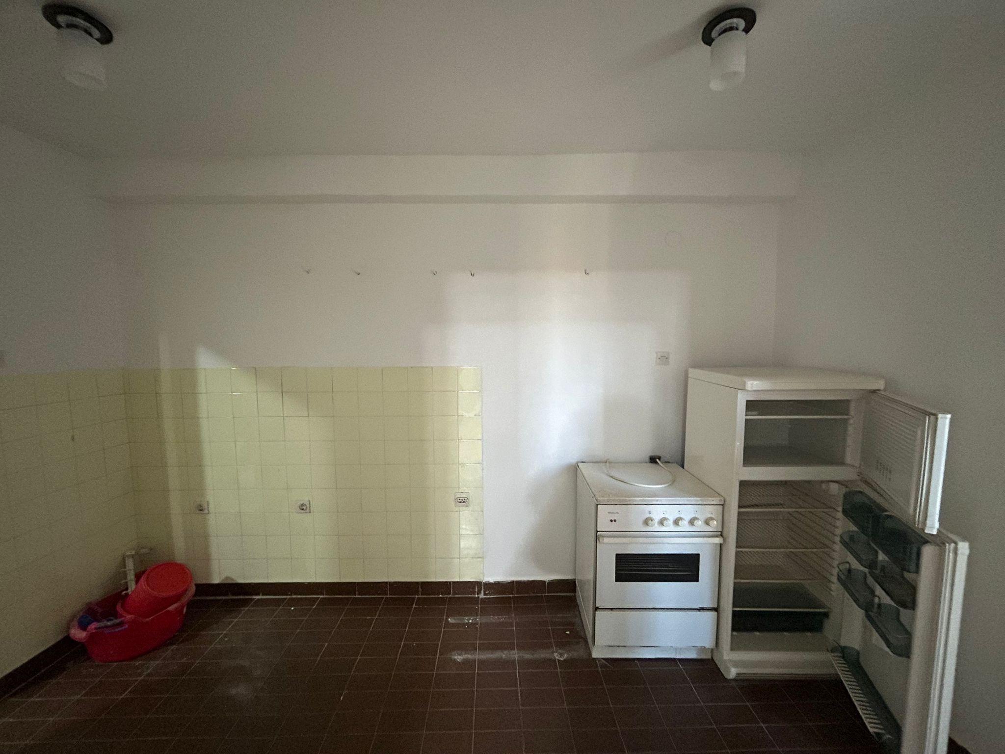 prodavam-renoviran-stan-vo-czentar-na-ohrid (9)