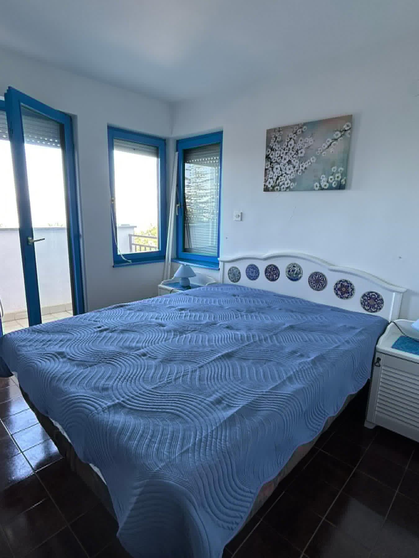 se-prodava-stan-so-pogled-kon-ezero-ohrid (2)