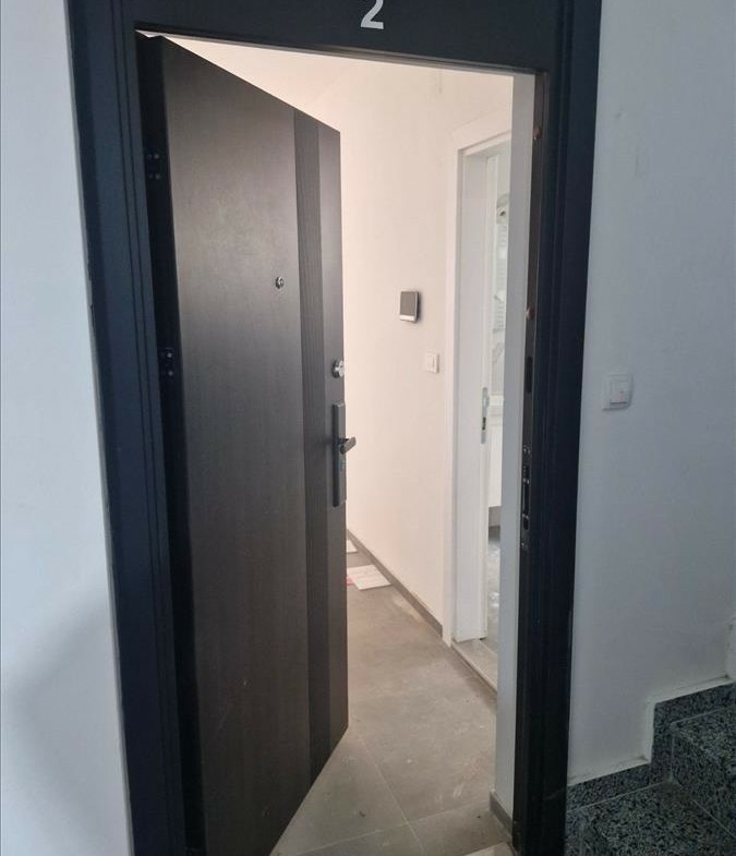675