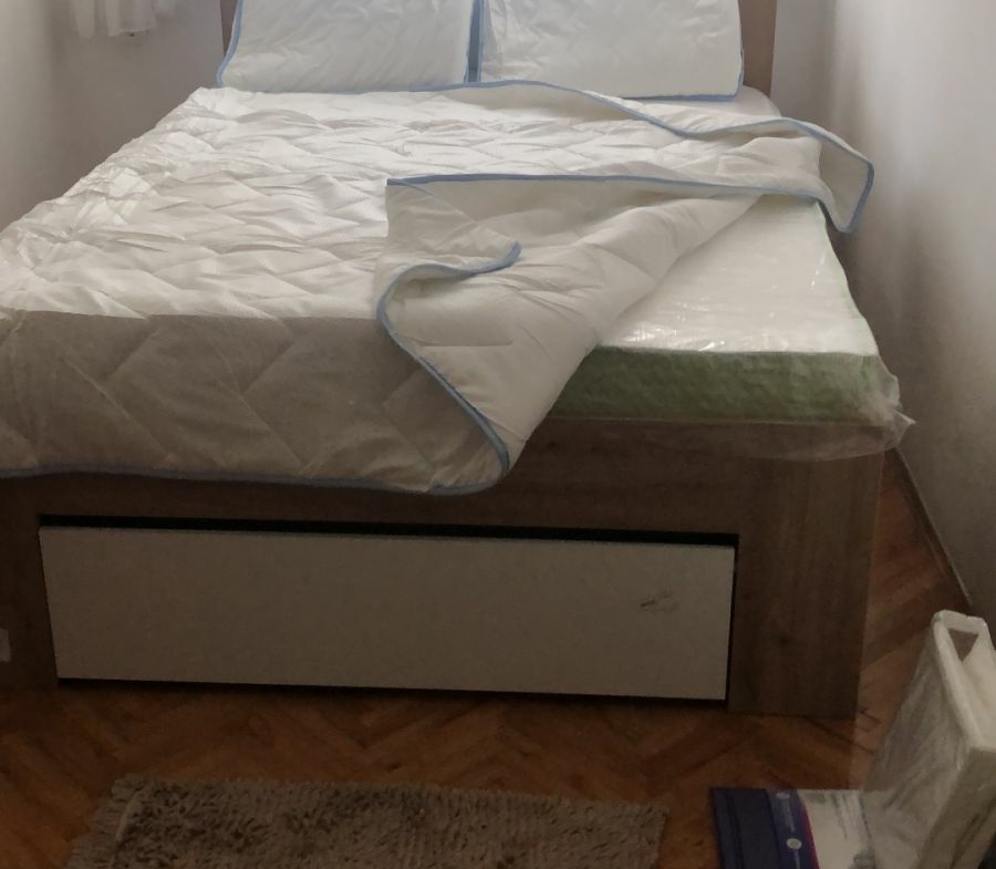 900
