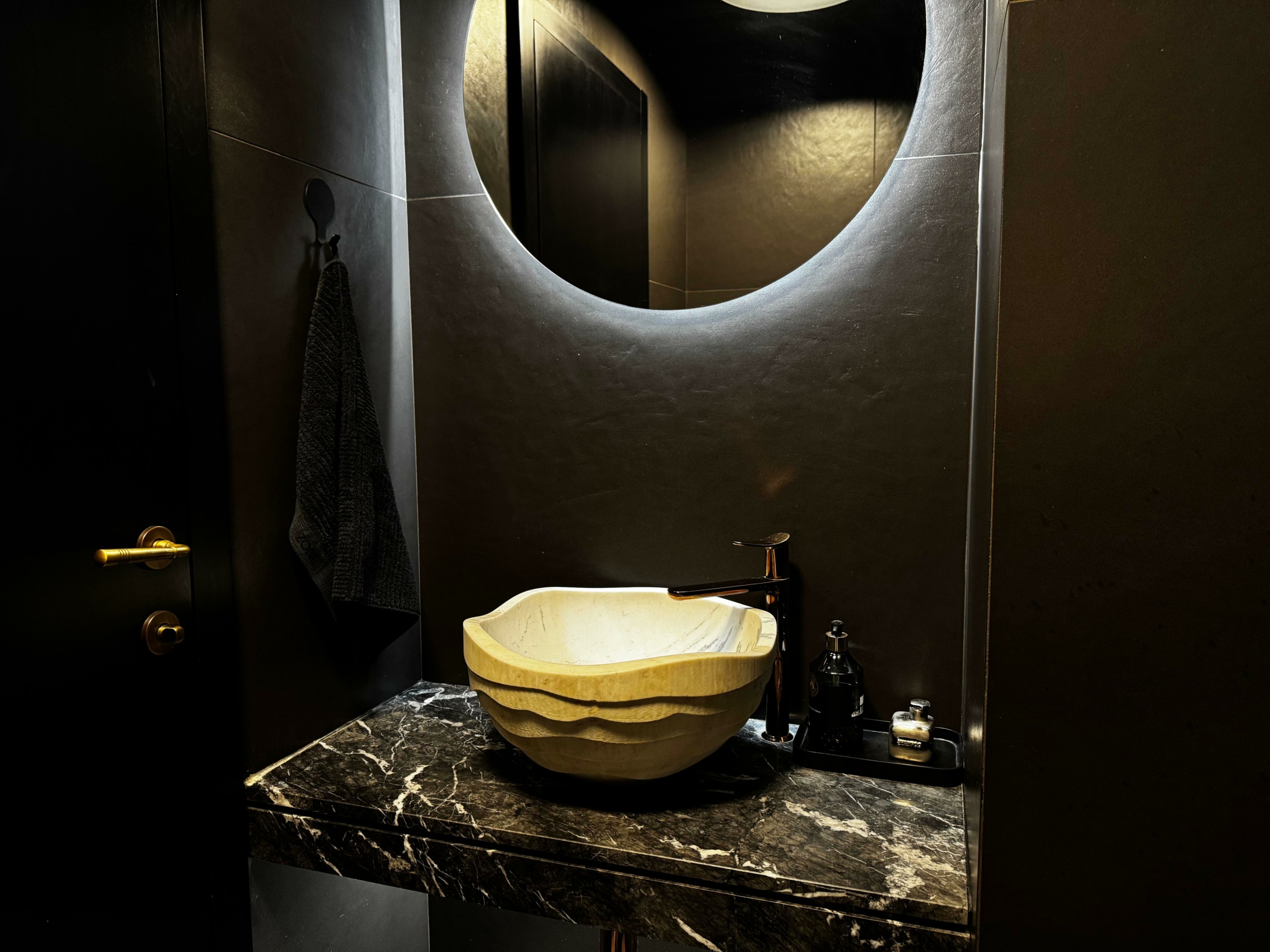se-prodava-ultra-luksuzen-dupleks-od-75m2-vo-bisi-taftalidze (9)